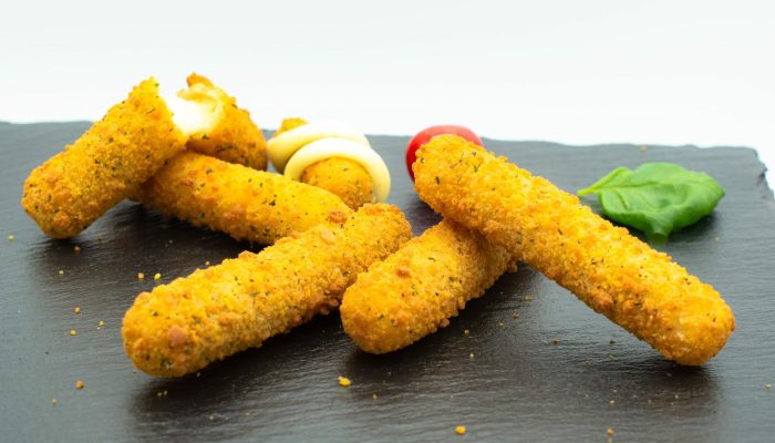 Mozzarella Sticks vom Imbiss Fritz in Bielefeld: Knusprig paniert und mit zartem, geschmolzenem Käse – der perfekte Snack für Käseliebhaber.