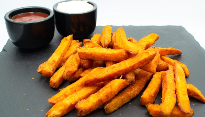 Süßkartoffelpommes vom Imbiss Fritz in Bielefeld: Knusprige Süßkartoffelpommes, perfekt gewürzt – die leckere Alternative zu klassischen Pommes.